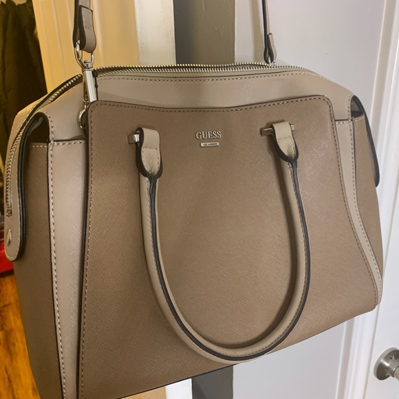 Guess purse - Picture 3 of 5